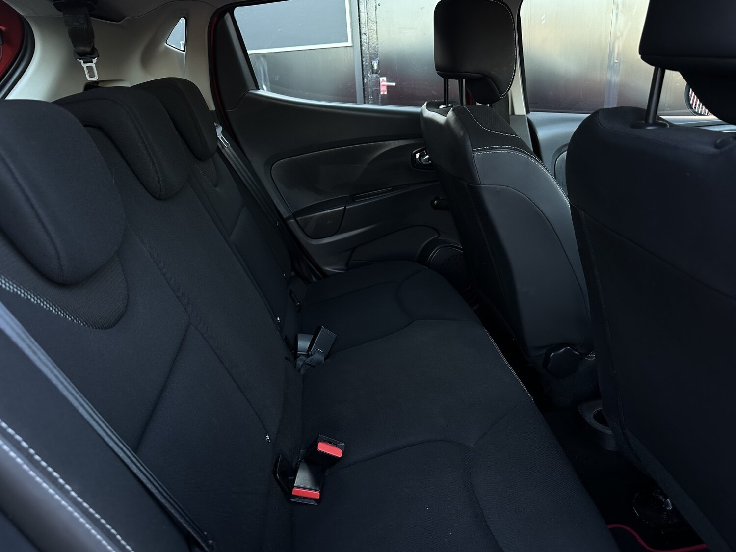 Used Renault Clio 2015 for sale - 76904672: Photo 30