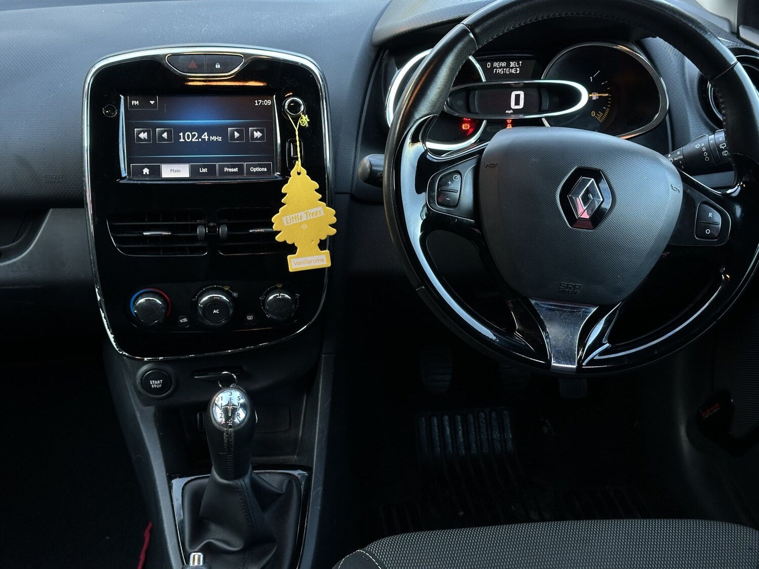 Used Renault Clio 2015 for sale - 76904672: Photo 33