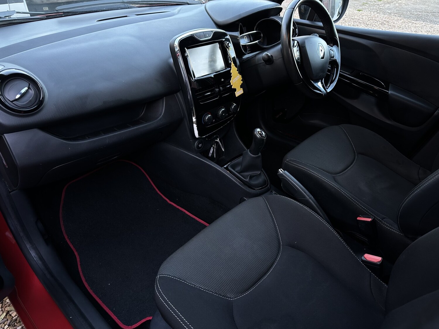 Used Renault Clio 2015 for sale - 76904672: Photo 39