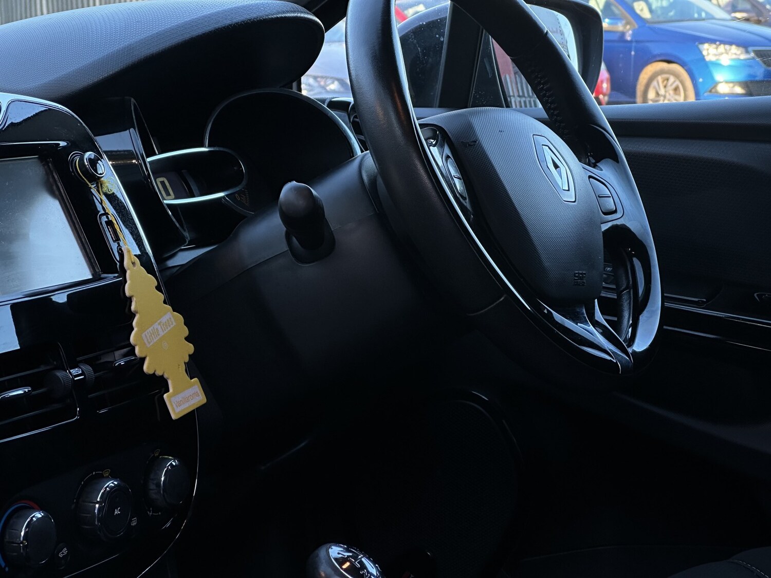 Used Renault Clio 2015 for sale - 76904672: Photo 45