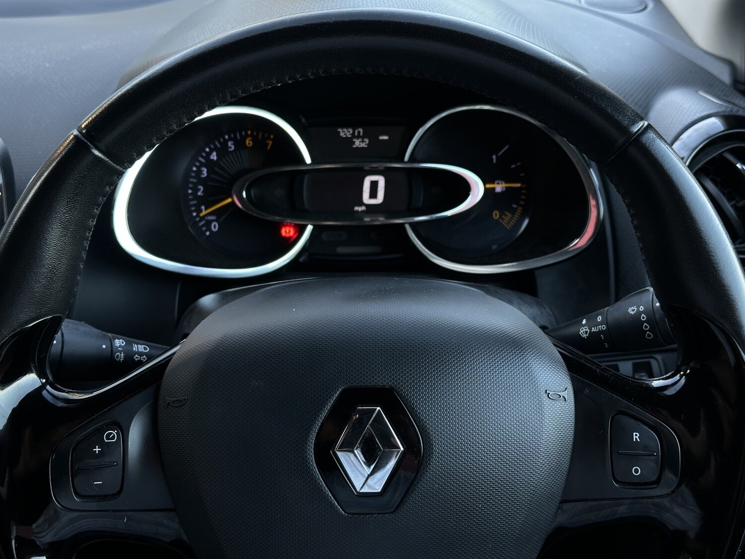 Used Renault Clio 2015 for sale - 76904672: Photo 54