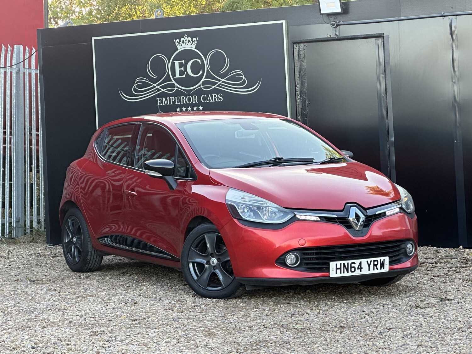 Used Renault Clio 2015 for sale - 76904672: Photo 6
