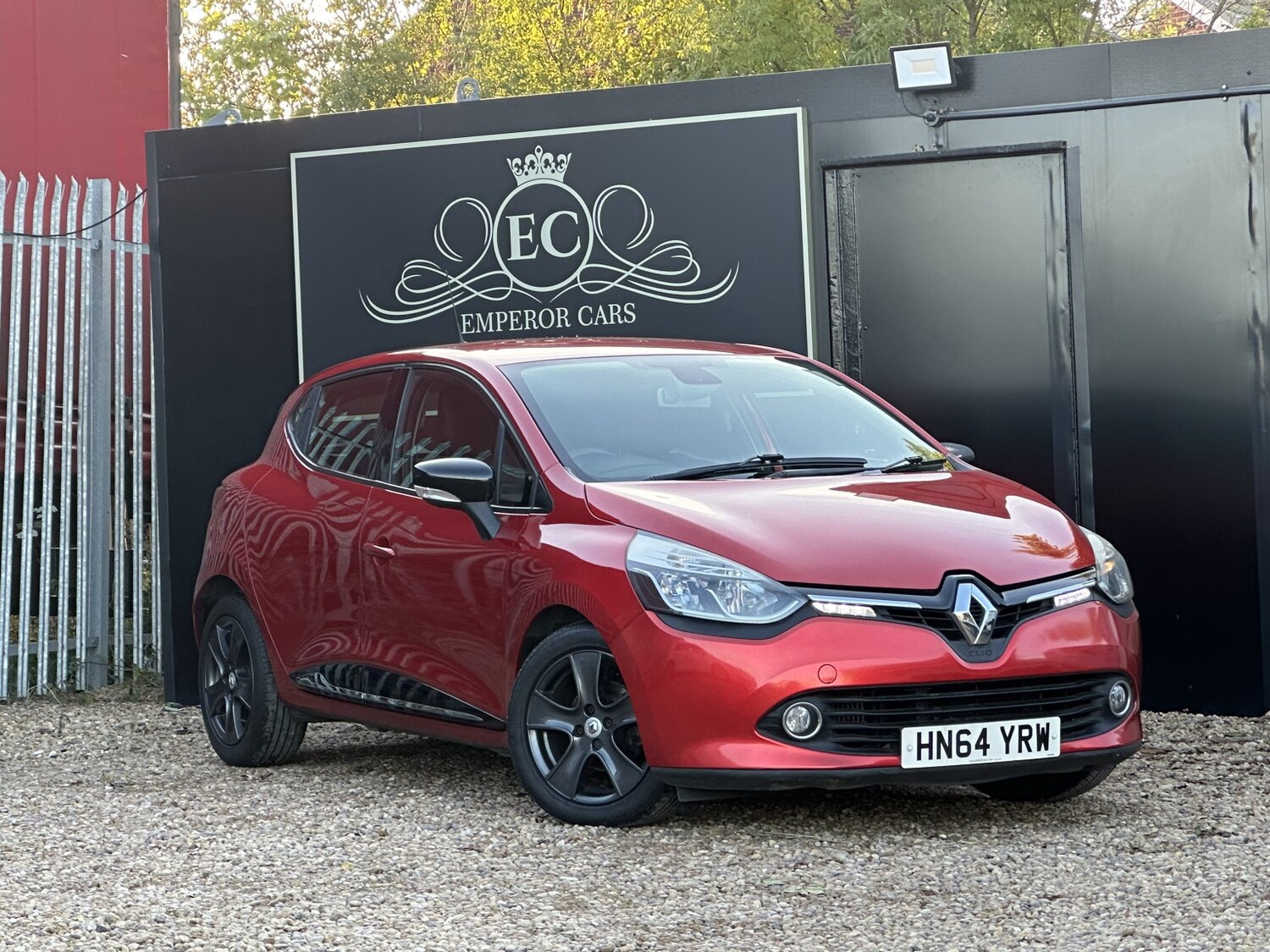 Used Renault Clio 2015 for sale - 76904672: Photo 8