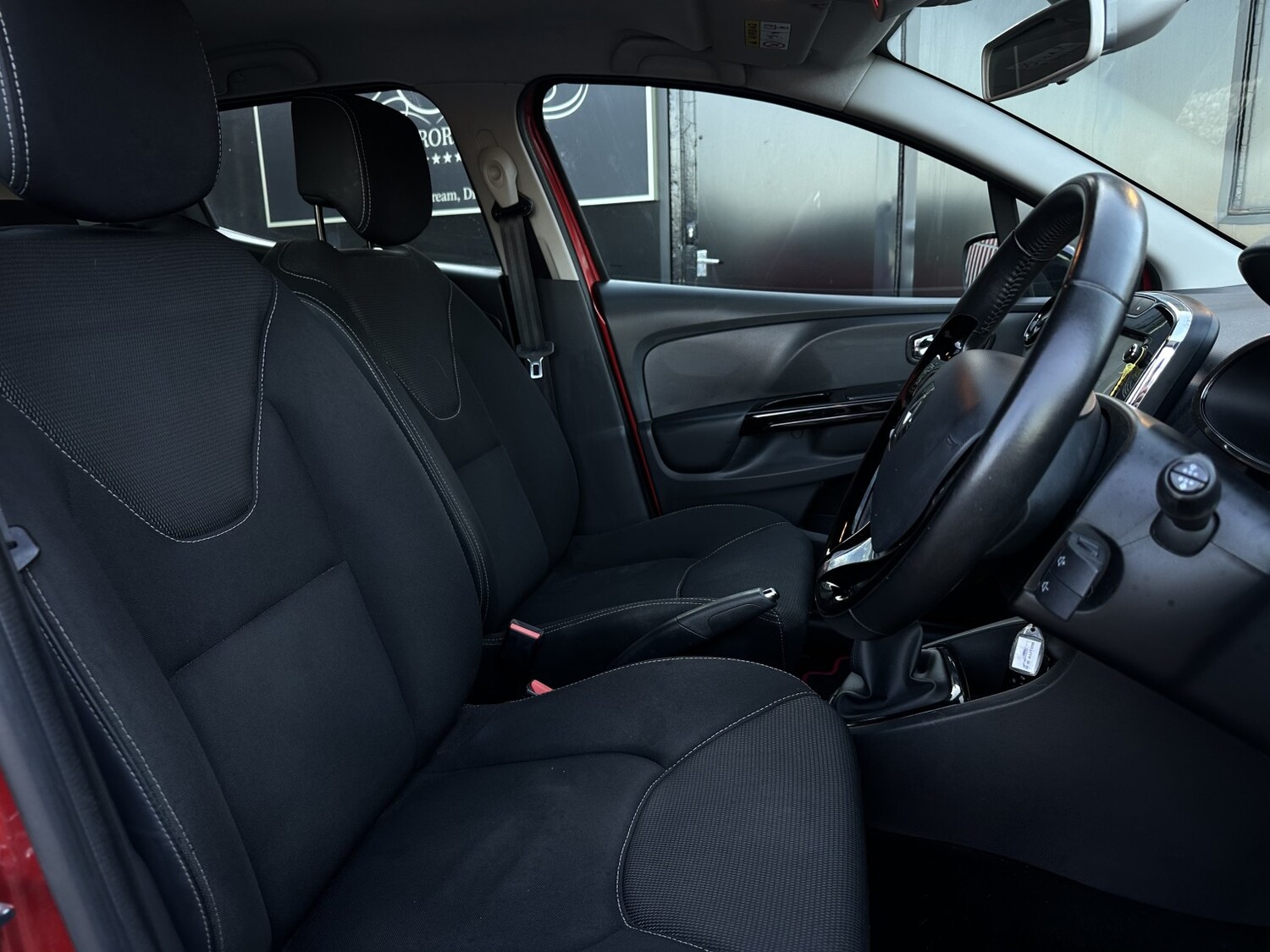 Used Renault Clio 2015 for sale - 76904672: Photo 9