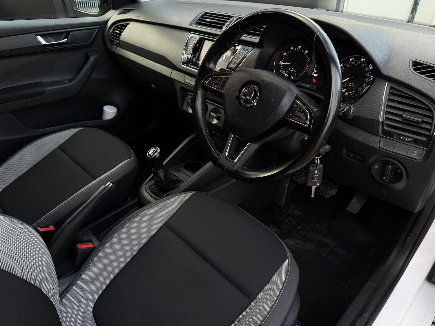 Used Skoda Fabia 2017 for sale - 76643487: Photo 2