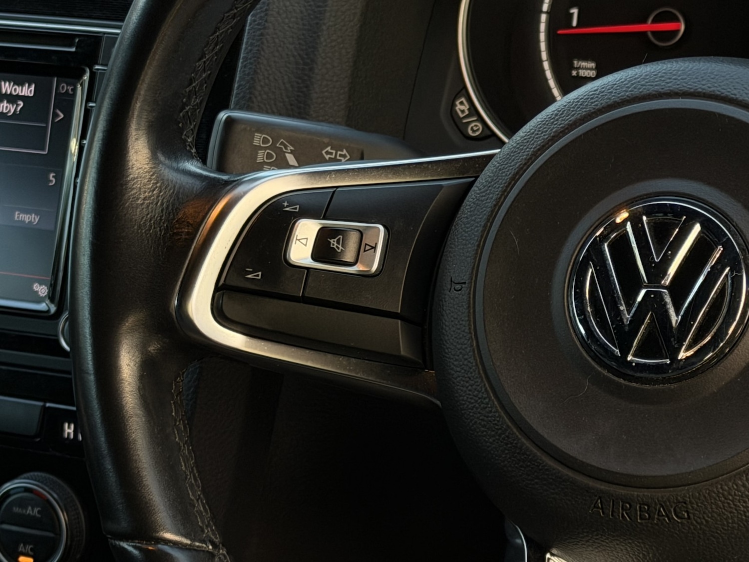 Used Volkswagen Scirocco 2016 for sale - 76692820: Photo 61