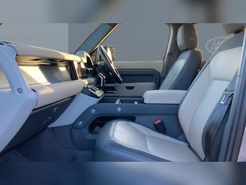 Used Land Rover Defender 2023 for sale - 76719182: Photo