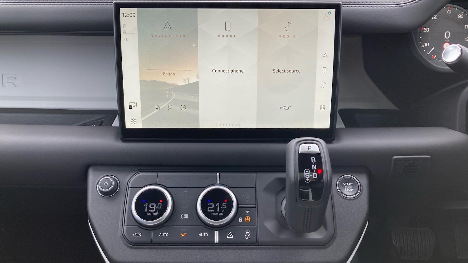 Used Land Rover Defender 2025 for sale - 76479479: Photo 14