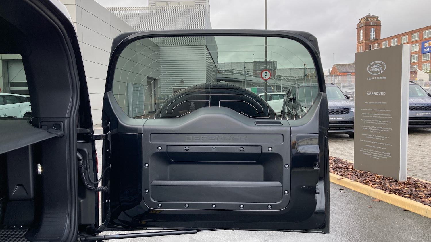 Used Land Rover Defender 2025 for sale - 76479479: Photo 27