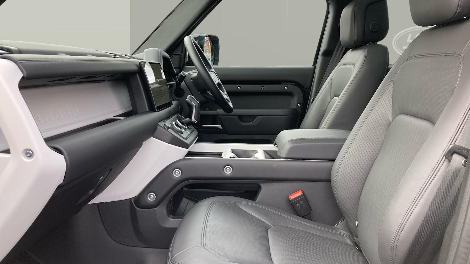 Used Land Rover Defender 2025 for sale - 76479479: Photo 3