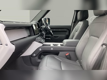 Land Rover Defender feature image 3