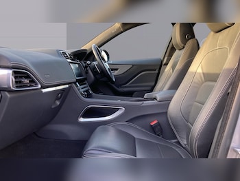 Used Jaguar F-Pace 2020 for sale - 76835360: Photo