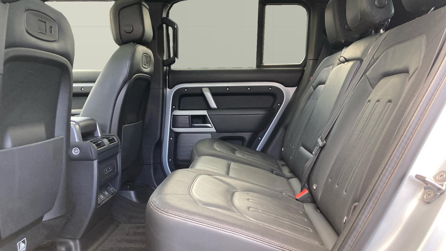 Used Land Rover Defender 2021 for sale - 76355424: Photo 4