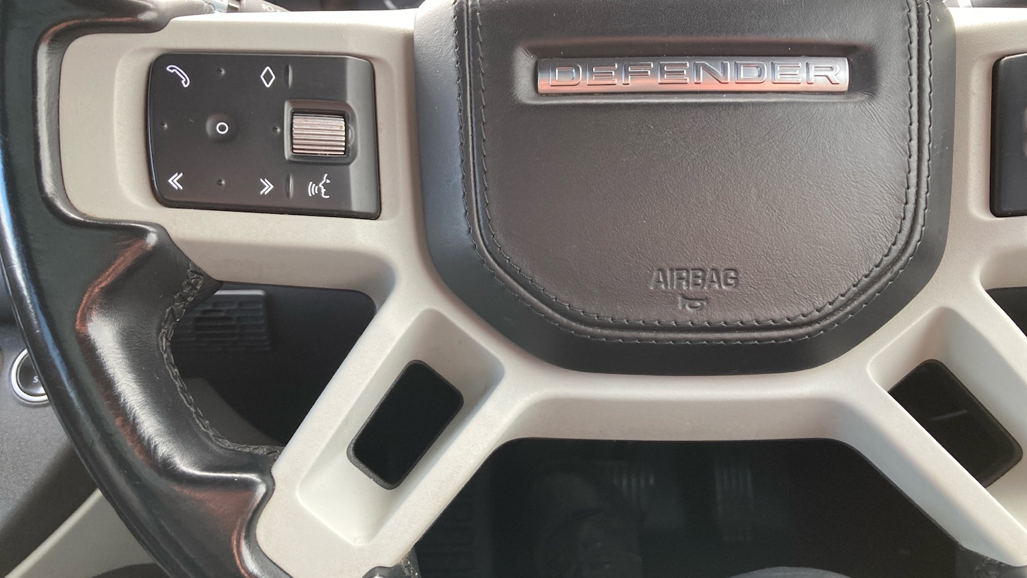 Used Land Rover Defender 2021 for sale - 76355424: Photo 43