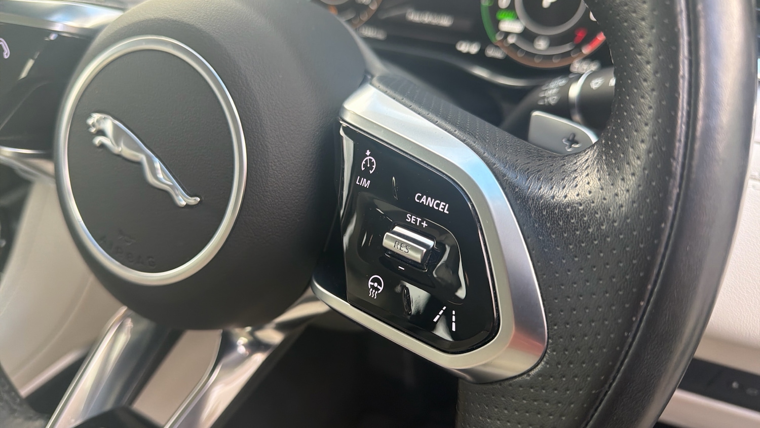 Used Jaguar F-Pace 2022 for sale - 77541894: Photo 43