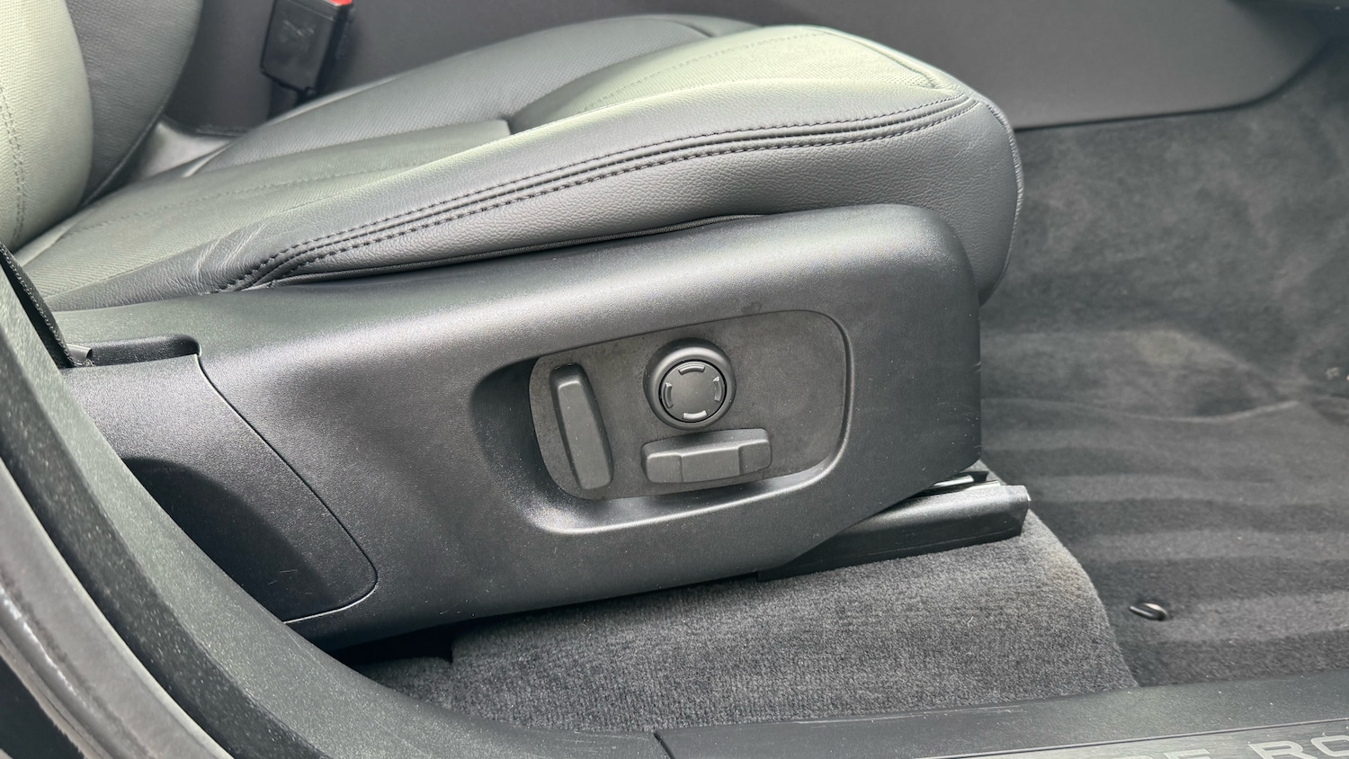 Used Land Rover Range Rover Velar 2025 for sale - 77326708: Photo 35