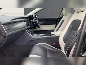 Used Jaguar XF 2018 for sale - 75702962: Photo
