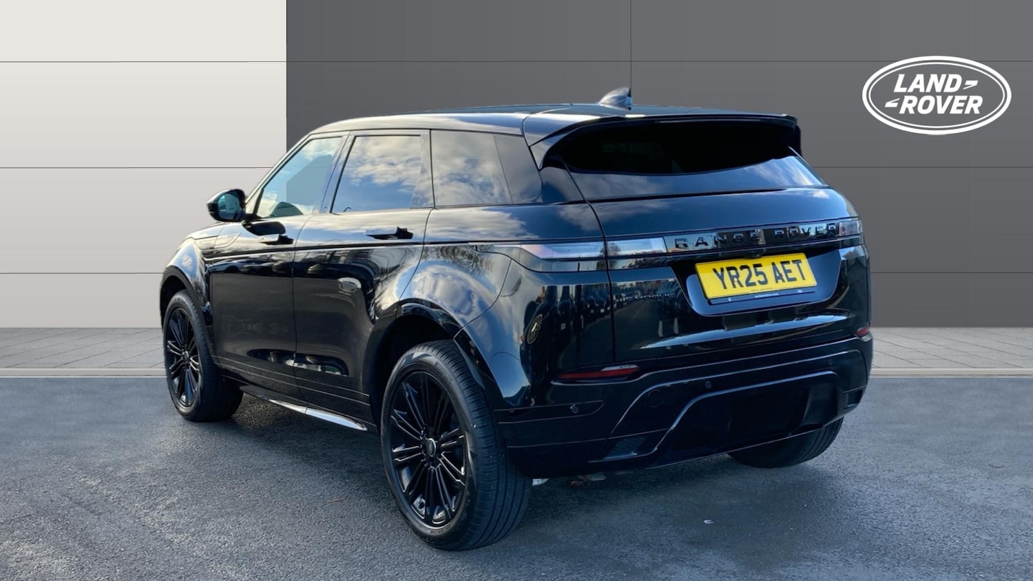 Used Land Rover Range Rover Evoque 2025 for sale - 76576523: Photo 2