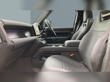 Used Land Rover Defender 2025 for sale - 77085384: Photo