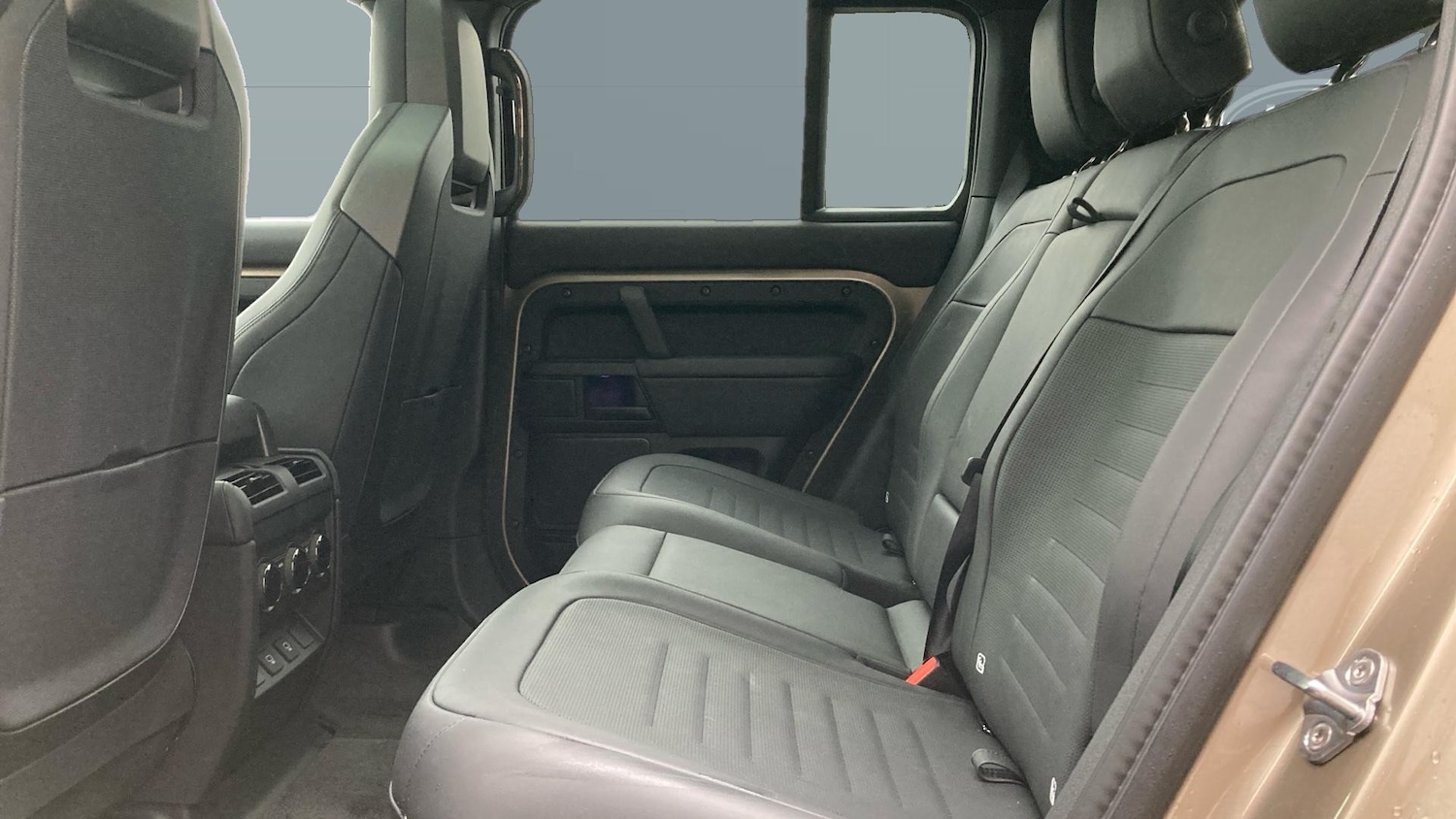 Used Land Rover Defender 2025 for sale - 77085384: Photo 4