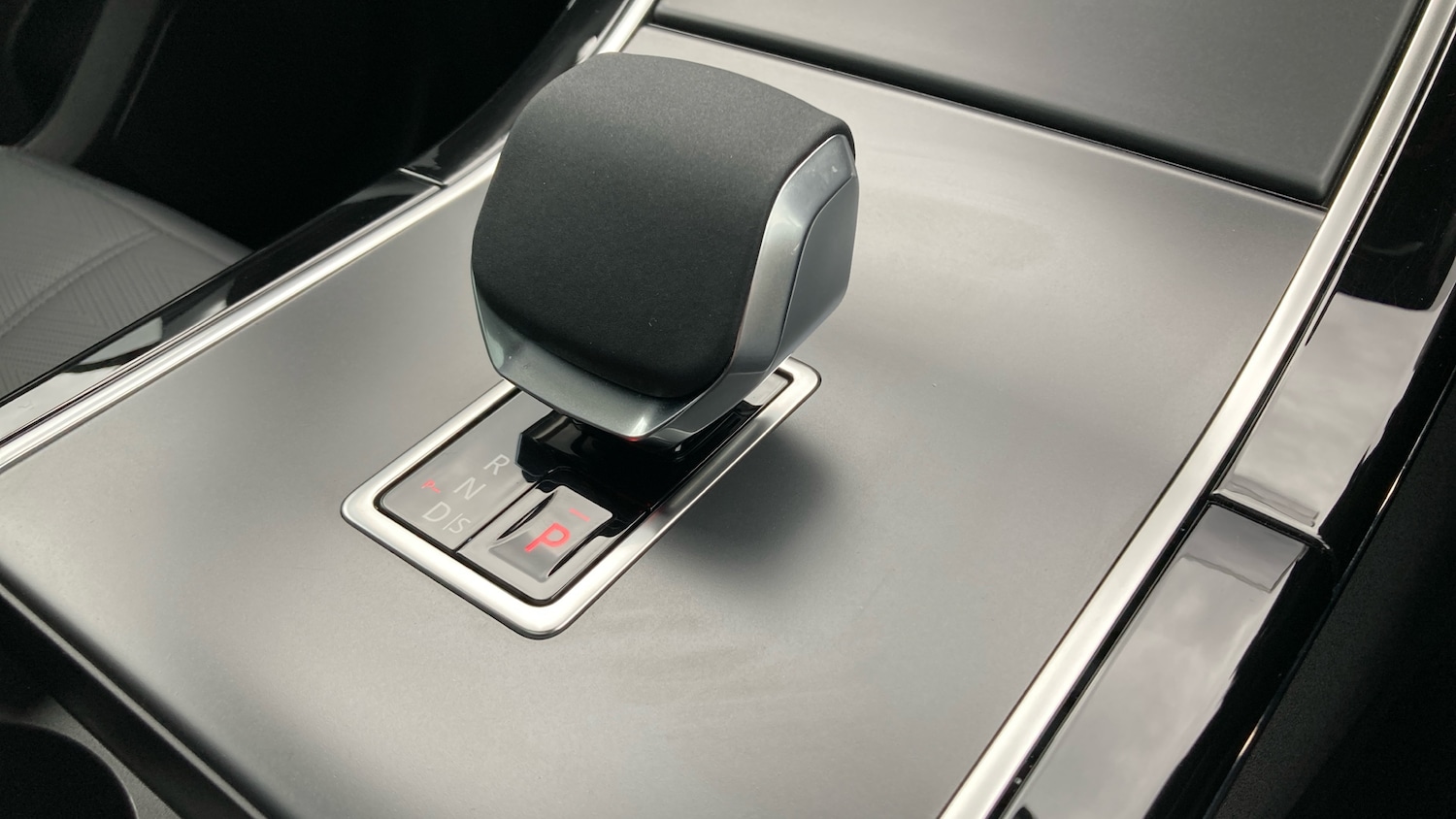 Used Land Rover Range Rover Velar 2024 for sale - 76792885: Photo 13