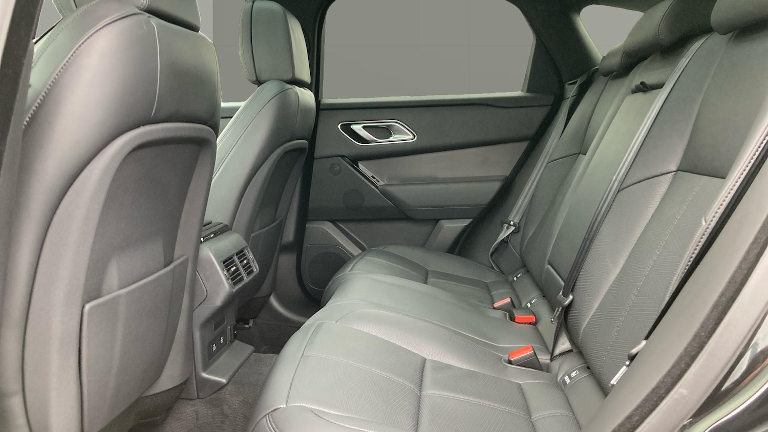 Used Land Rover Range Rover Velar 2024 for sale - 76792885: Photo 4