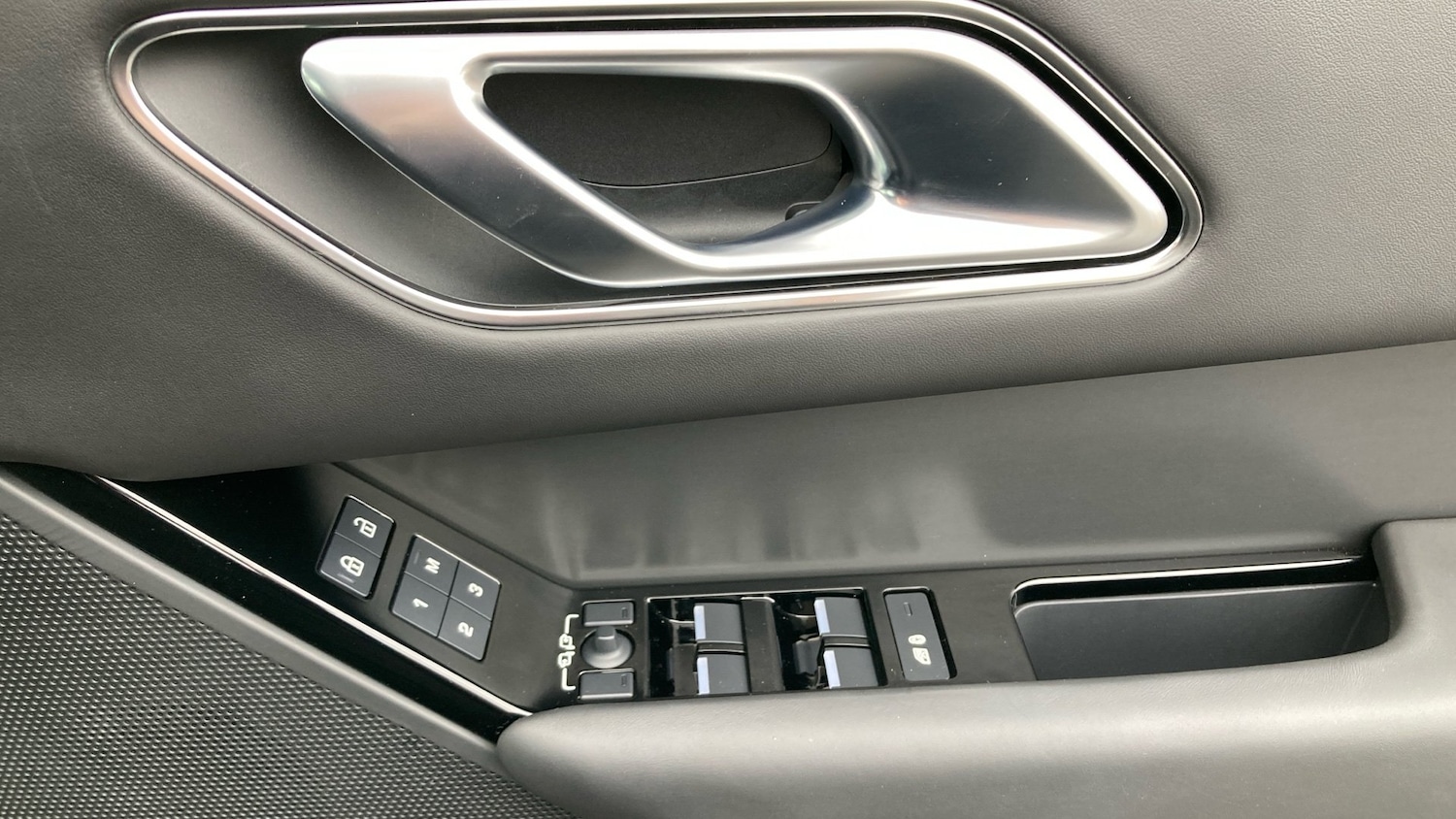 Used Land Rover Range Rover Velar 2024 for sale - 76792885: Photo 45