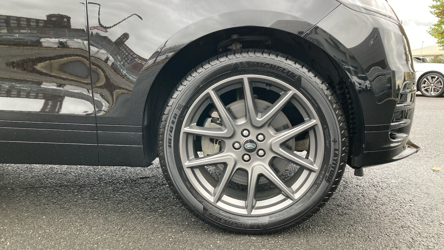 Used Land Rover Range Rover Velar 2024 for sale - 76792885: Photo 8