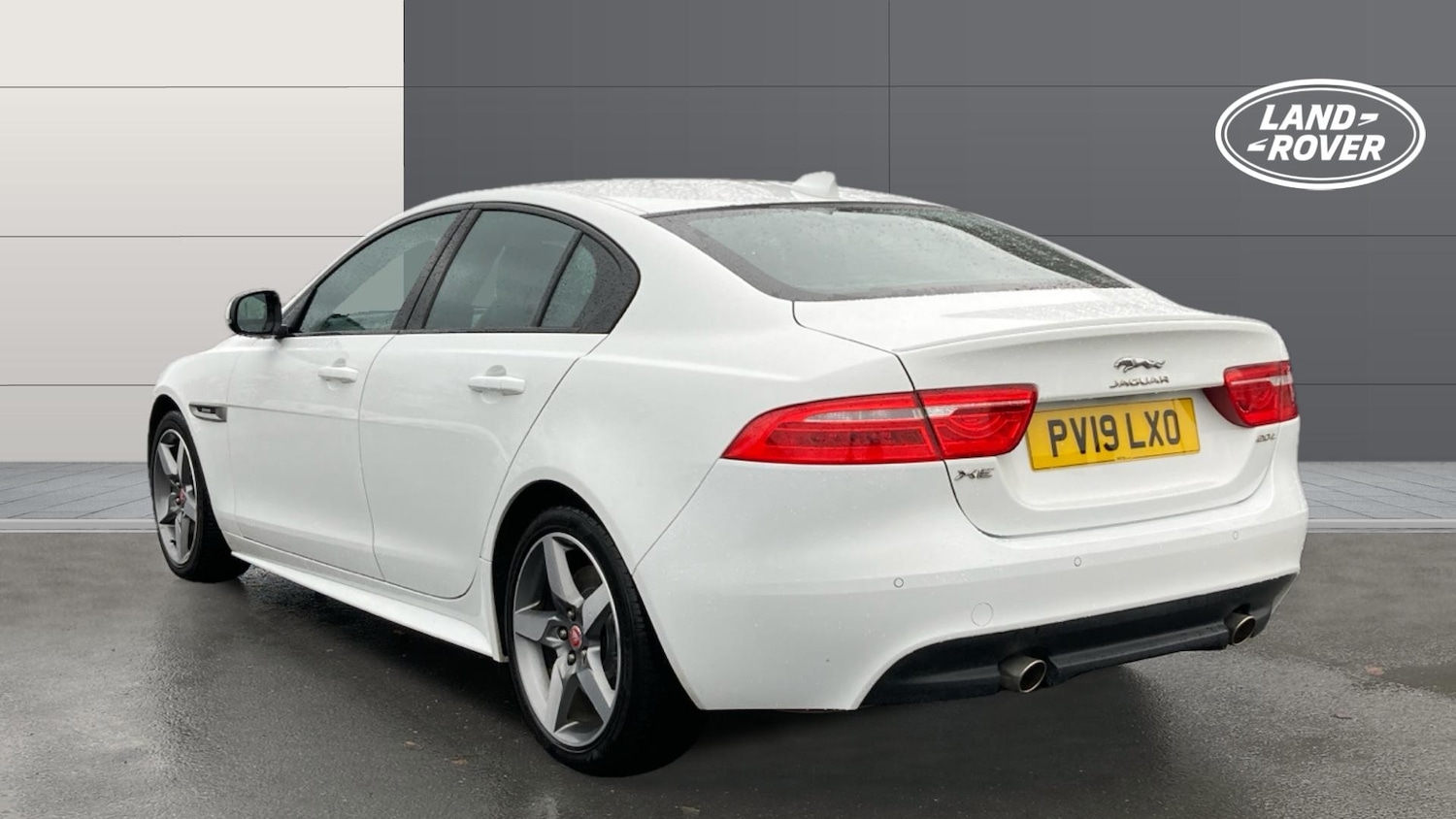 Used Jaguar XE 2019 for sale - 76322421: Photo 2