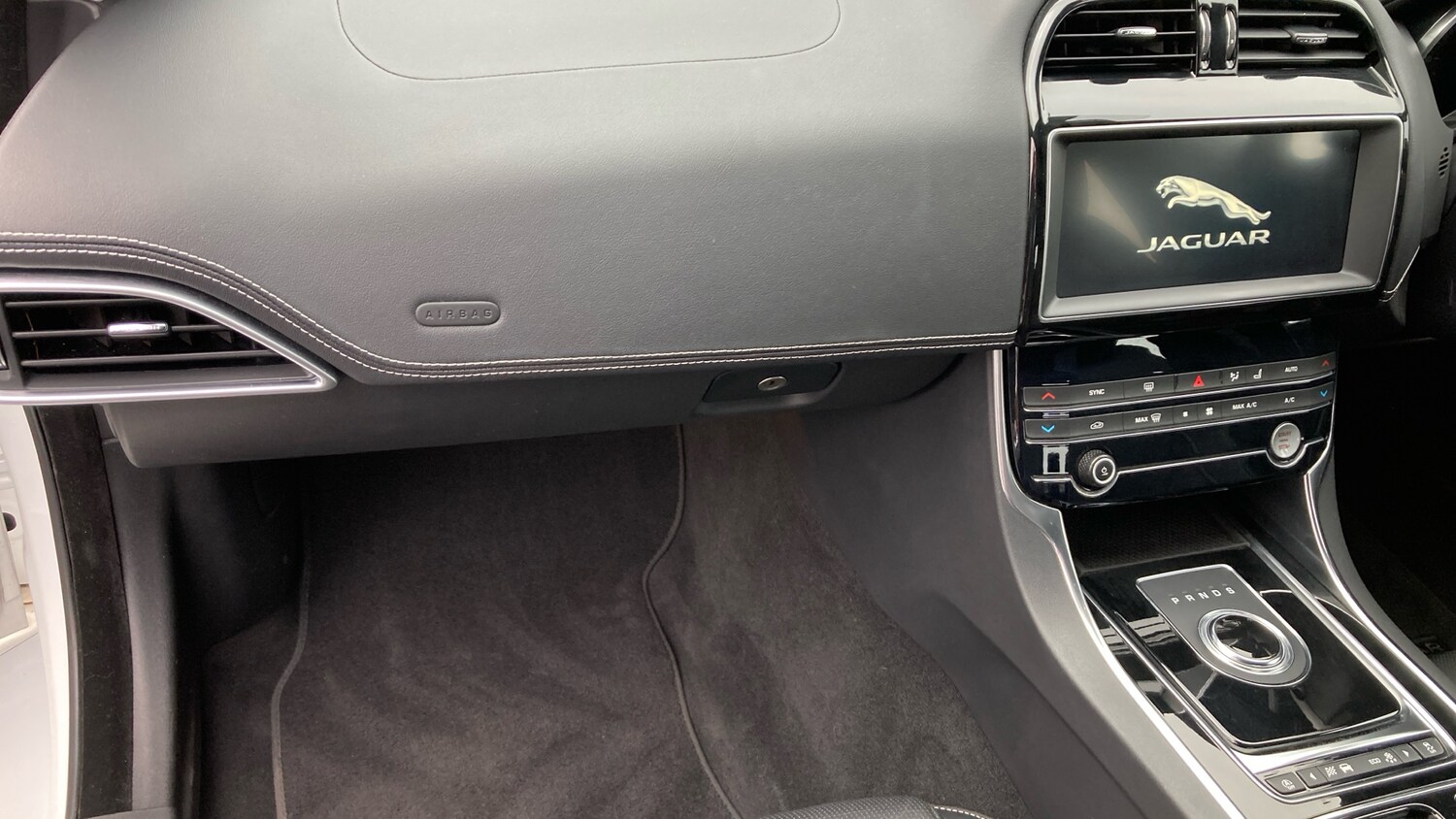 Used Jaguar XE 2019 for sale - 76322421: Photo 26