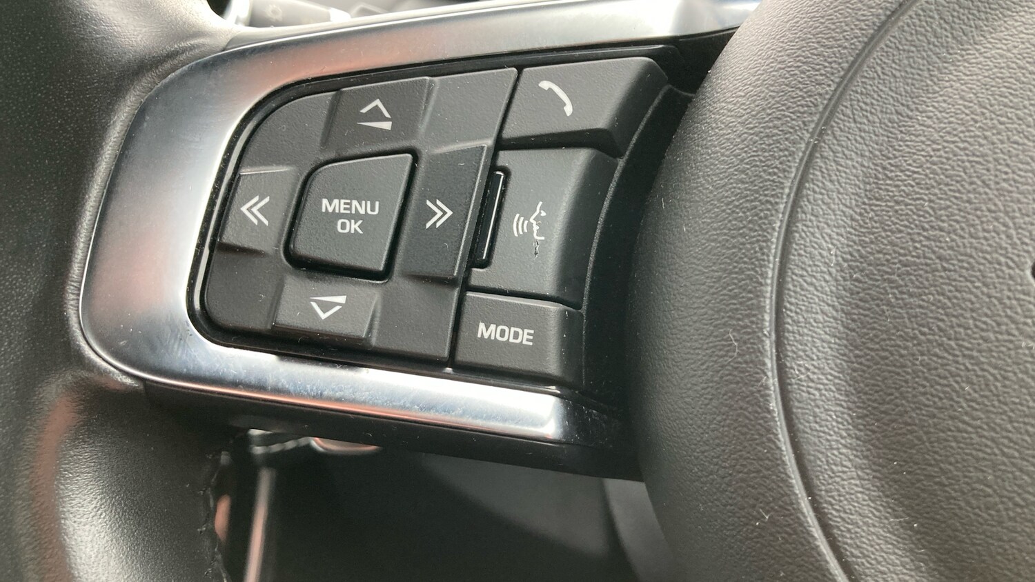 Used Jaguar XE 2019 for sale - 76322421: Photo 43