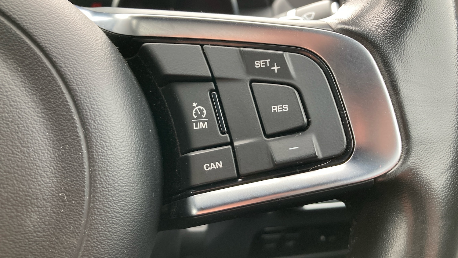 Used Jaguar XE 2019 for sale - 76322421: Photo 44