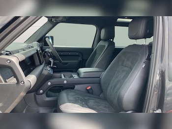 Used Land Rover Defender 2022 for sale - 78556000: Photo