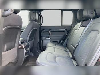 Used Land Rover Defender 2023 for sale - 75077850: Photo