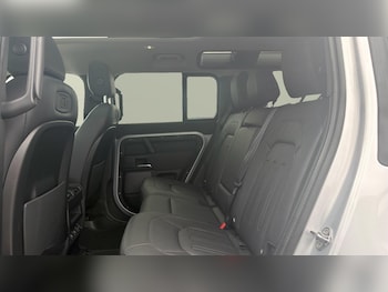 Used Land Rover Defender 2022 for sale - 78700725: Photo