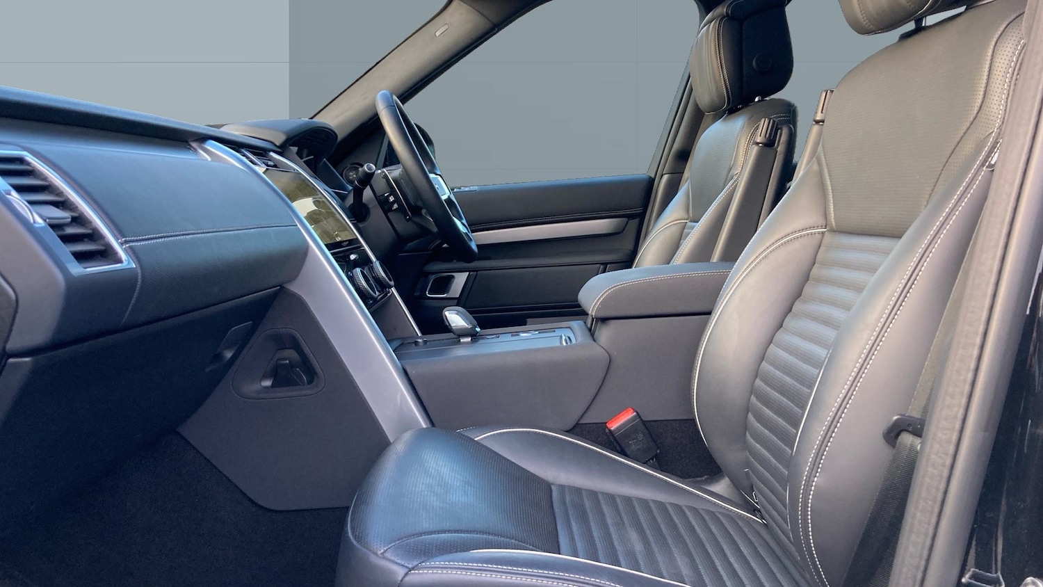 Used Land Rover Discovery 2024 for sale - 77116446: Photo 3