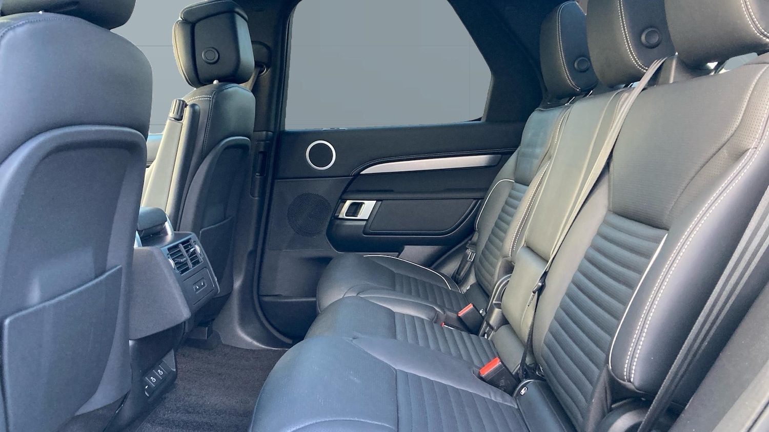 Used Land Rover Discovery 2024 for sale - 77116446: Photo 4