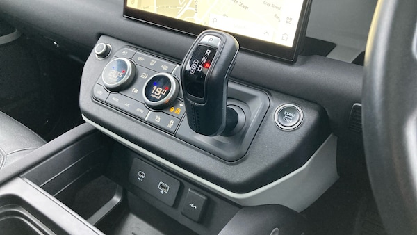 Used Land Rover Defender 2022 for sale - 76287146: Photo 13