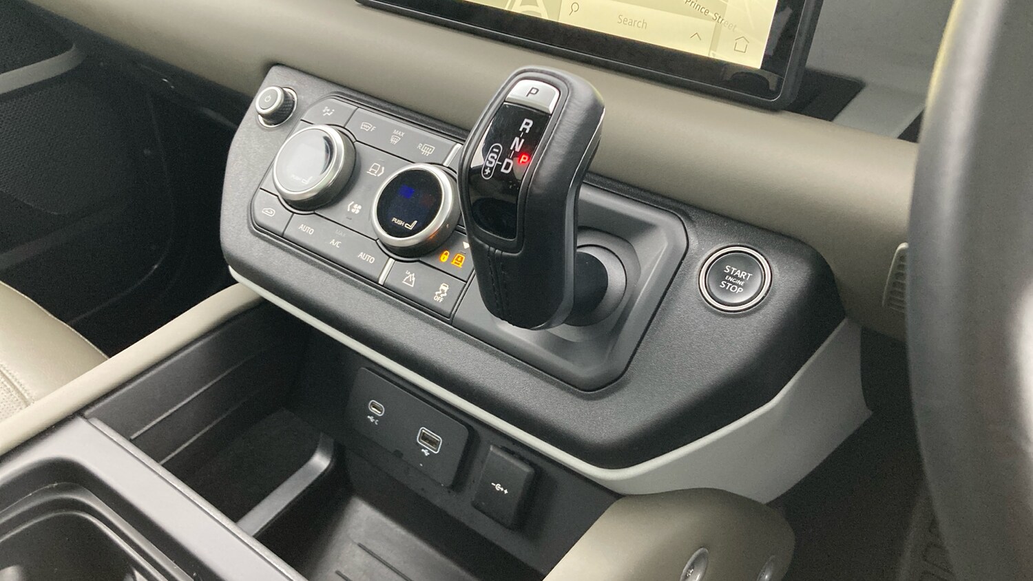 Used Land Rover Defender 2023 for sale - 76234624: Photo 13