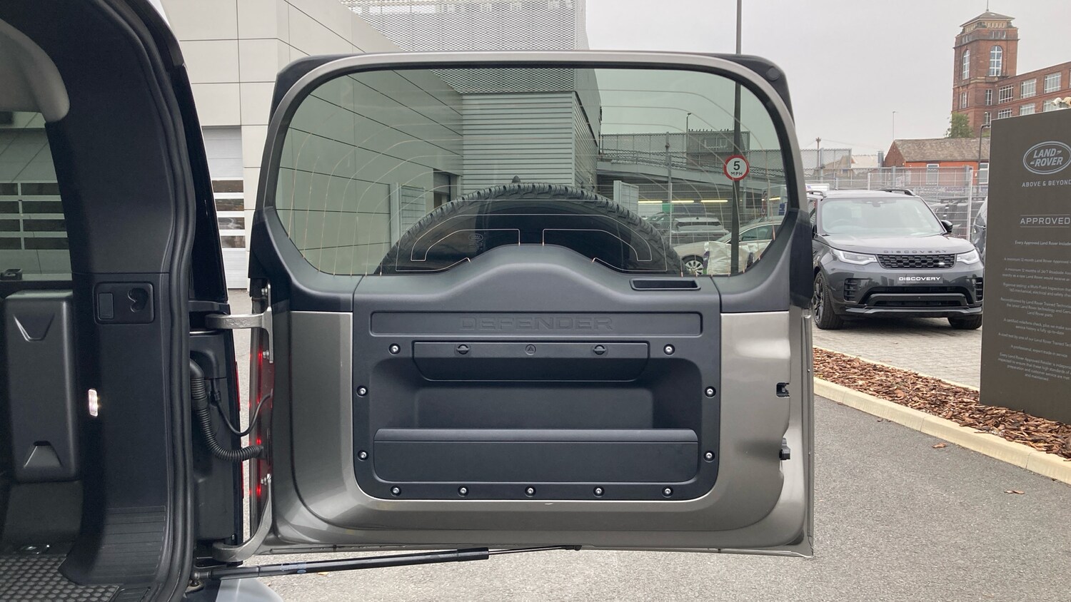 Used Land Rover Defender 2023 for sale - 76234624: Photo 27