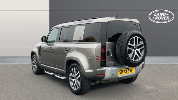 Used Land Rover Defender 2023 for sale - 76234624: Photo 2