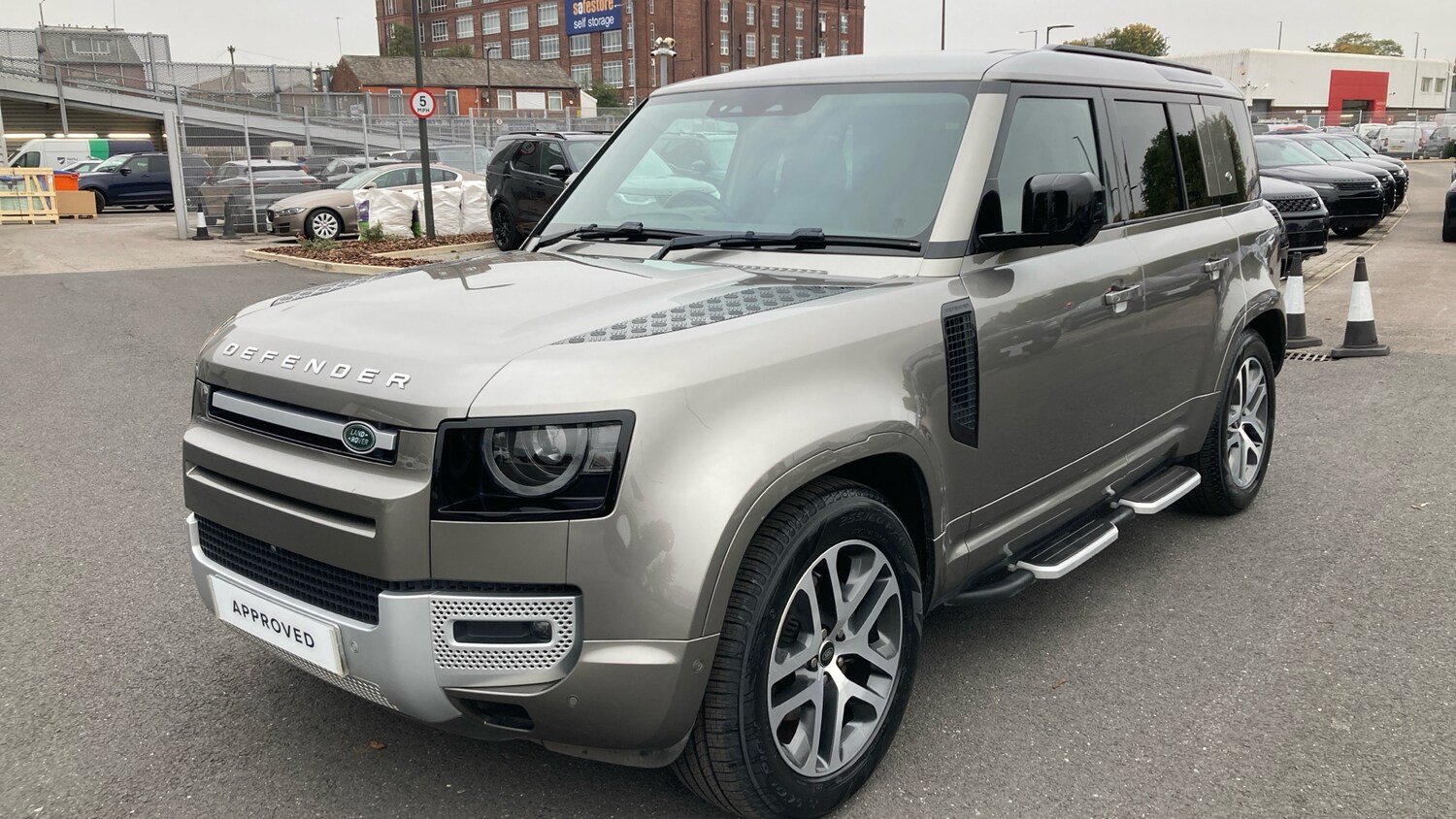 Used Land Rover Defender 2023 for sale - 76234624: Photo 30