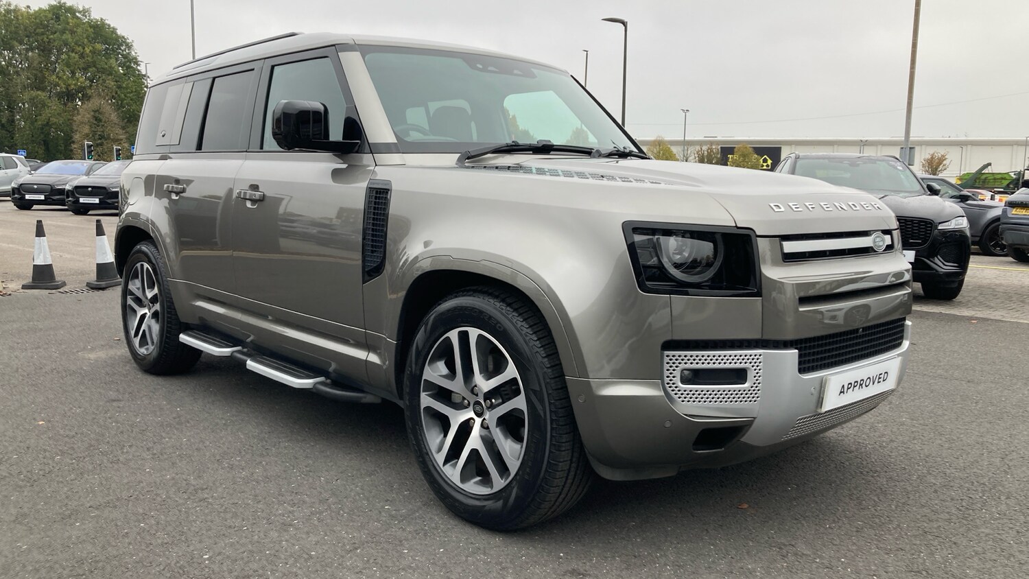 Used Land Rover Defender 2023 for sale - 76234624: Photo 32