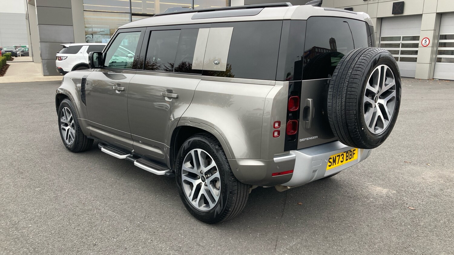 Used Land Rover Defender 2023 for sale - 76234624: Photo 42