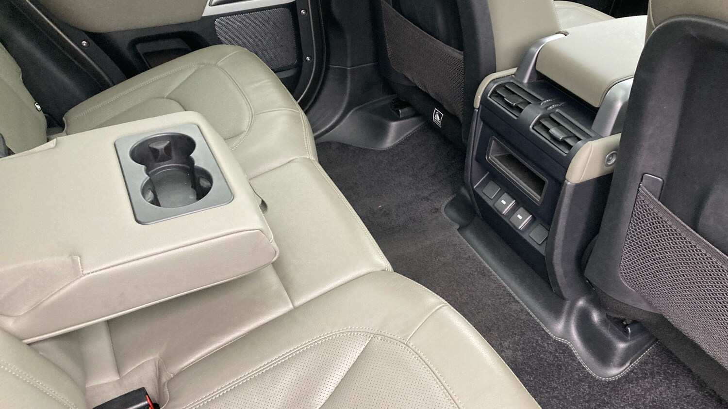 Used Land Rover Defender 2023 for sale - 76234624: Photo 43