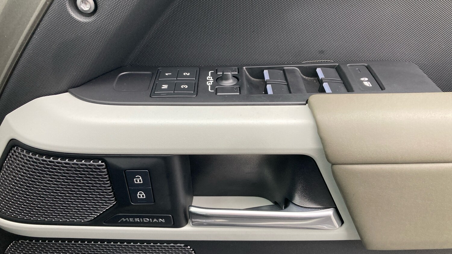 Used Land Rover Defender 2023 for sale - 76234624: Photo 45