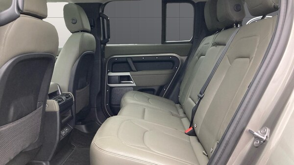 Used Land Rover Defender 2023 for sale - 76234624: Photo 4
