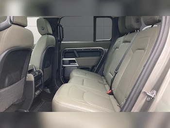 Used Land Rover Defender 2023 for sale - 76234624: Photo 4