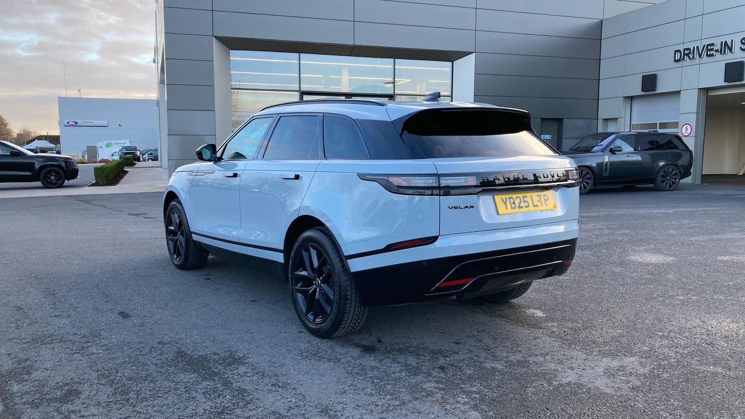 Used Land Rover Range Rover Velar 2025 for sale - 77354210: Photo 2