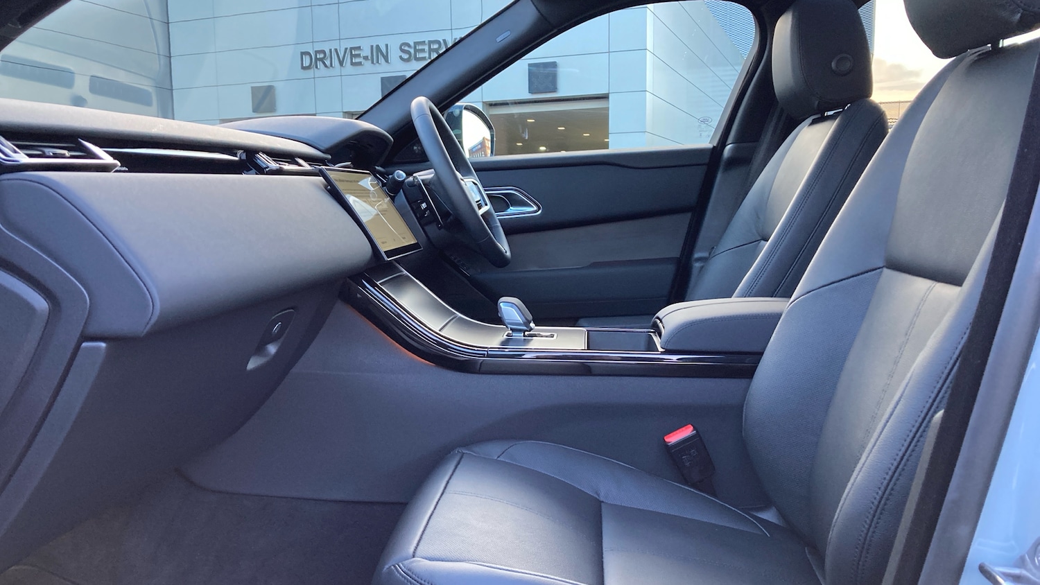 Used Land Rover Range Rover Velar 2025 for sale - 77354210: Photo 3